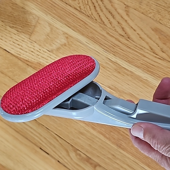 Lot of 4 different lint brush / hair removal brushes almost new clean - Picture 6 of 6